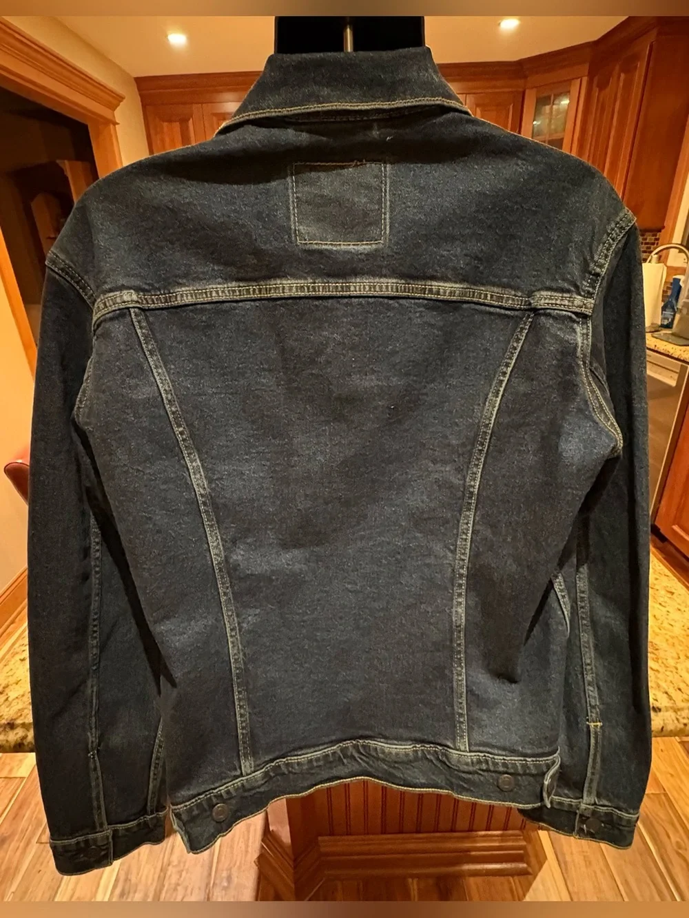 Levi's Trucker me’s Jacket. Sharp Large dark blue. Standard Fit. New with tags